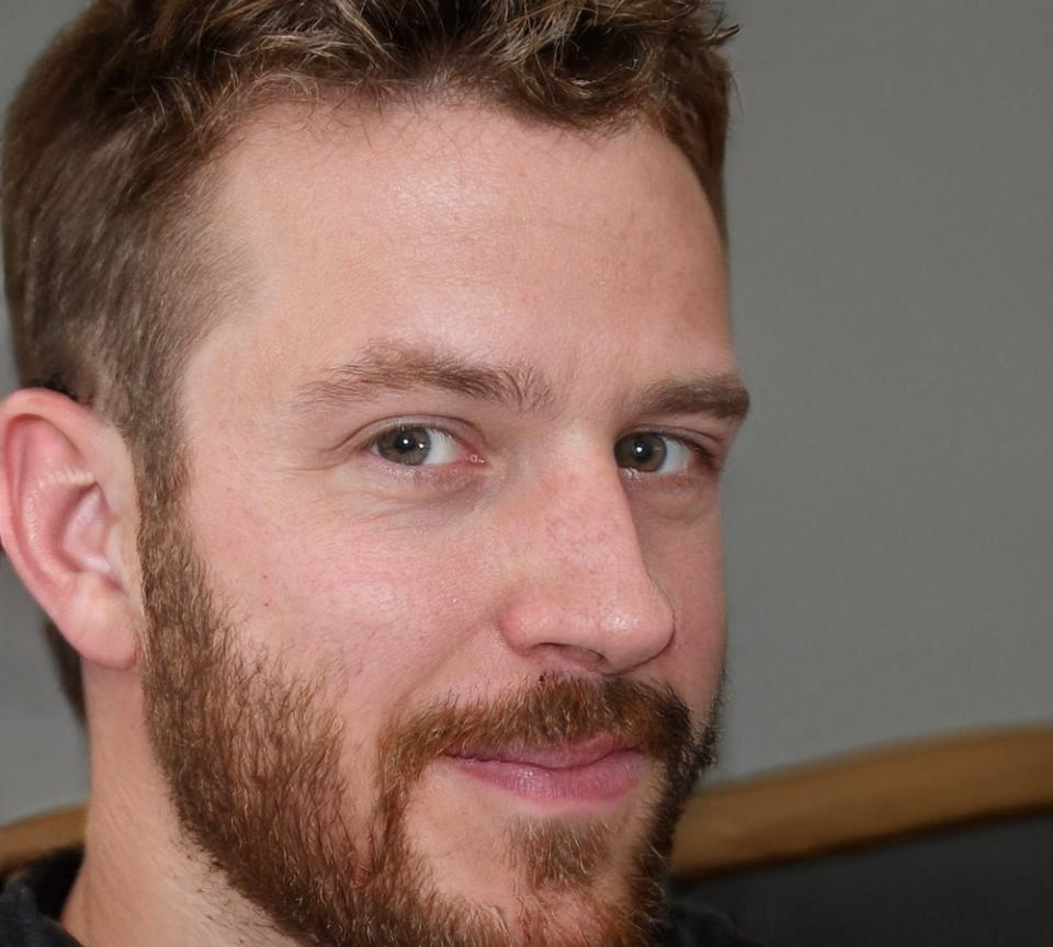 Portrait de Bastien Fourquet, formateur spécialisé en gestion de conflits